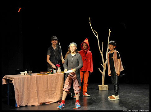 L'italiano Giocando 2015 (8)Il Piccolo Teatro - Cappuccetto Rosso